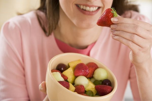 Ăn nhiều hoa quả giúp tăng sức đề kháng, đẩy lùi viêm họng